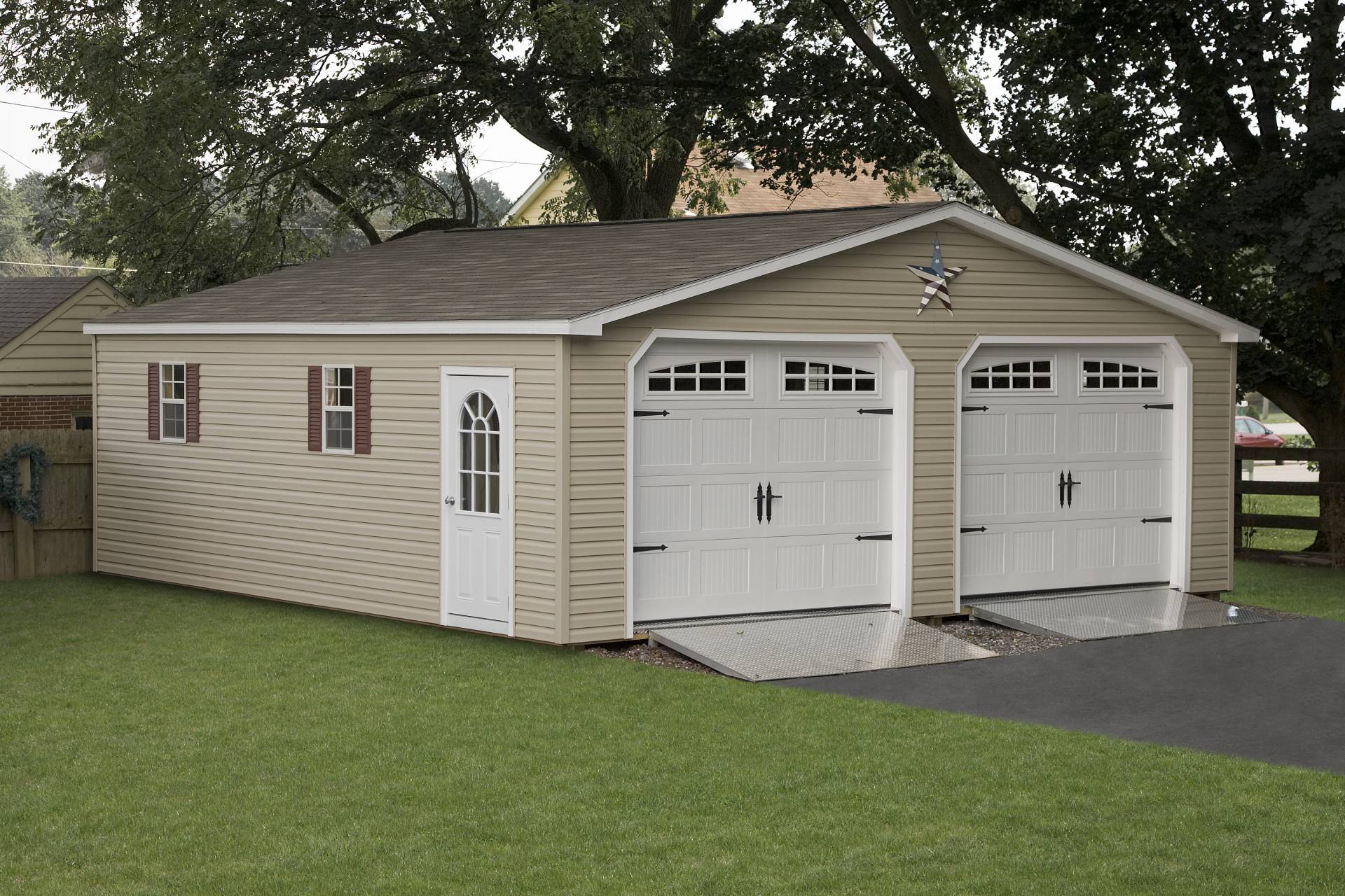 https://www.amishbackyardstructures.com/wp-content/uploads/2017/10/vinyl-2-car-garage.jpg